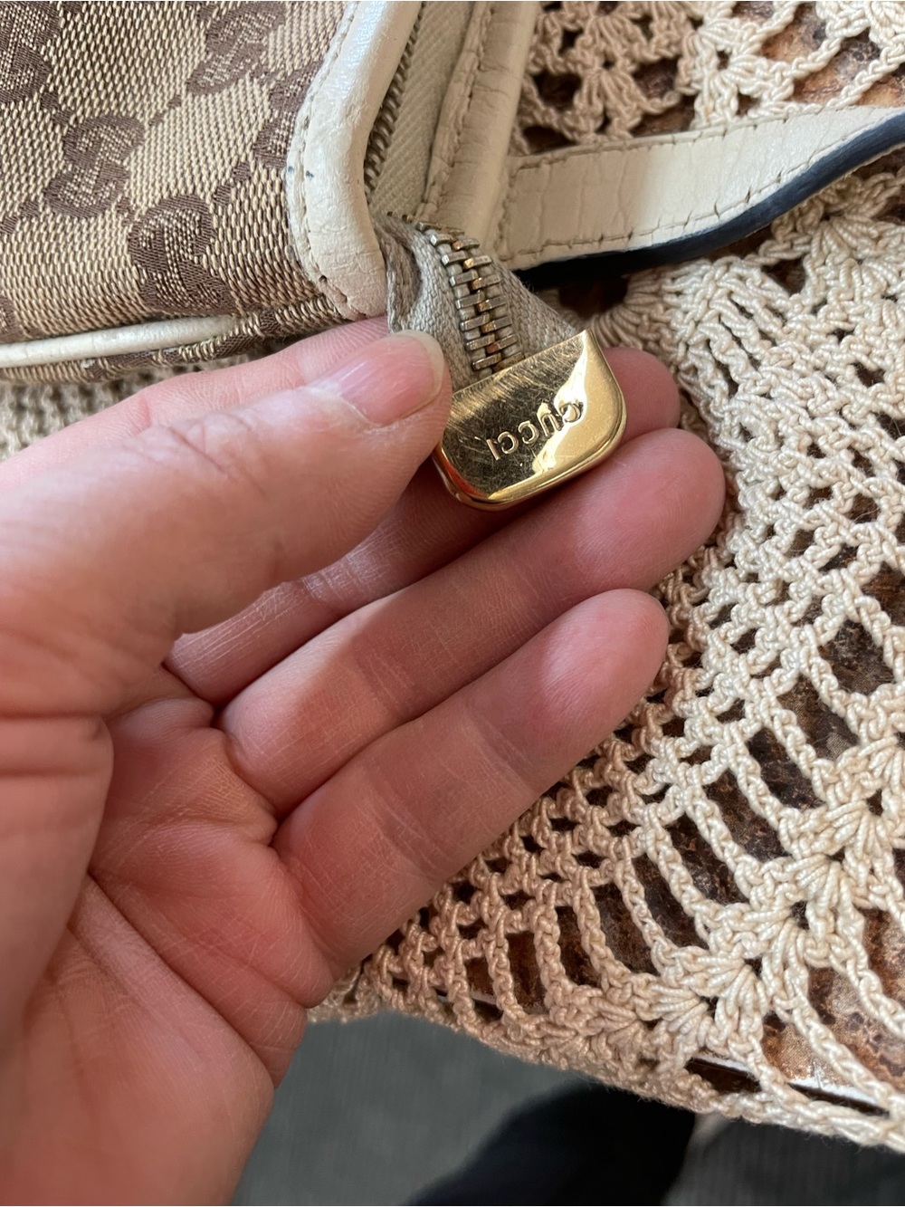 Gucci Jolicoeur vintage crossbody bag COA included and features beige GG canvas - Picture 4 of 8
